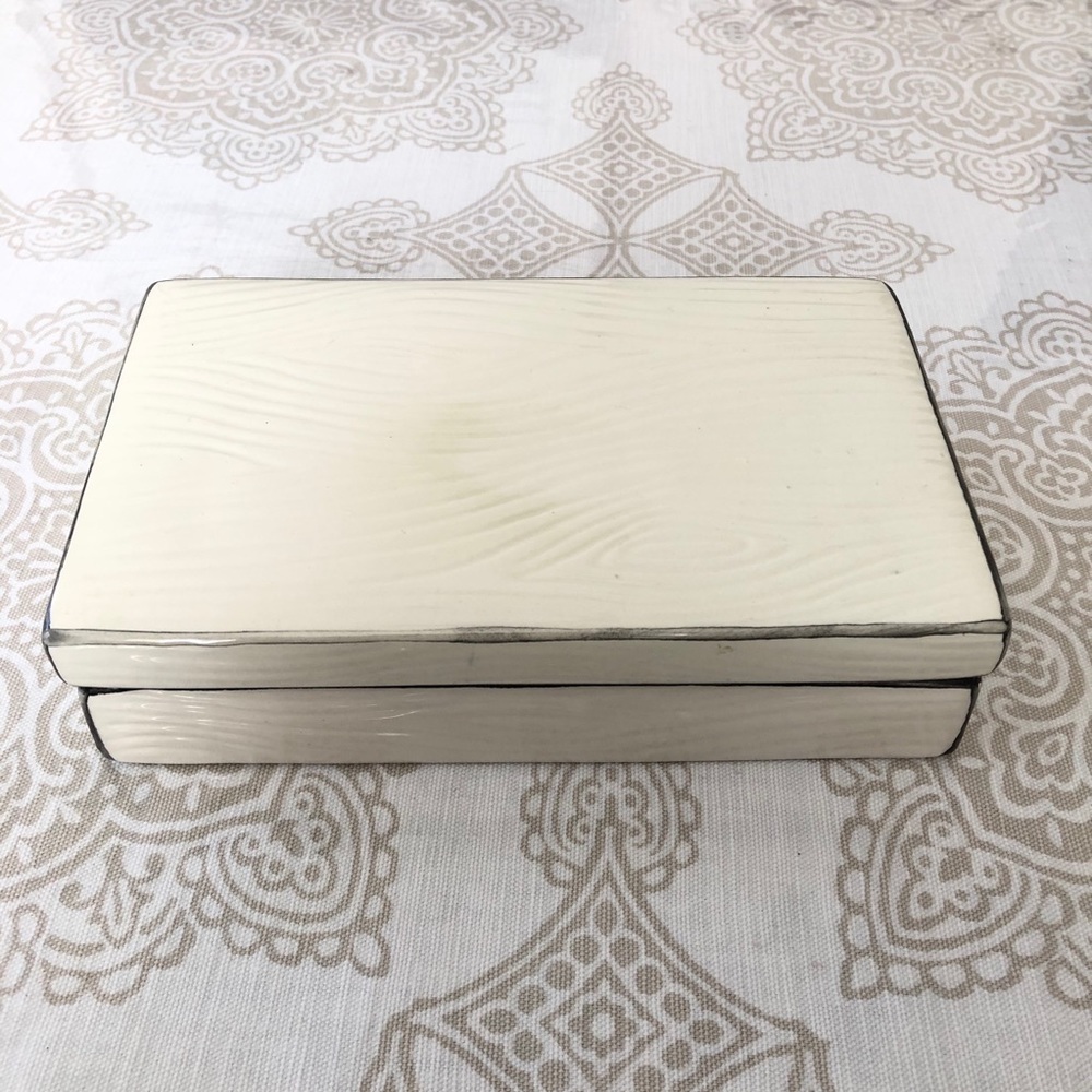 Nate Berkus China Trinket Box w/lid 8”x5”